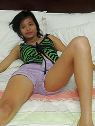 FreeKiloPics presents: Tiny Filipina spinner found on beach by foreign scavenger