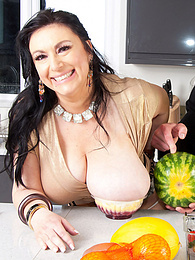 FreeKiloPics presents: Sex in the kitchen