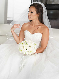 FreeKiloPics presents: Bootylicious bride Kelsi Monroe screws a handsome officiant on her wedding day